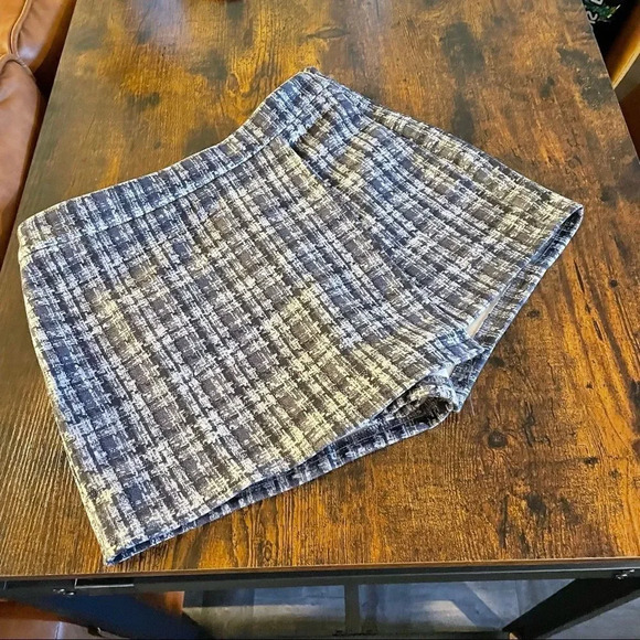 Cute plaid print skort  - Picture 6 of 16